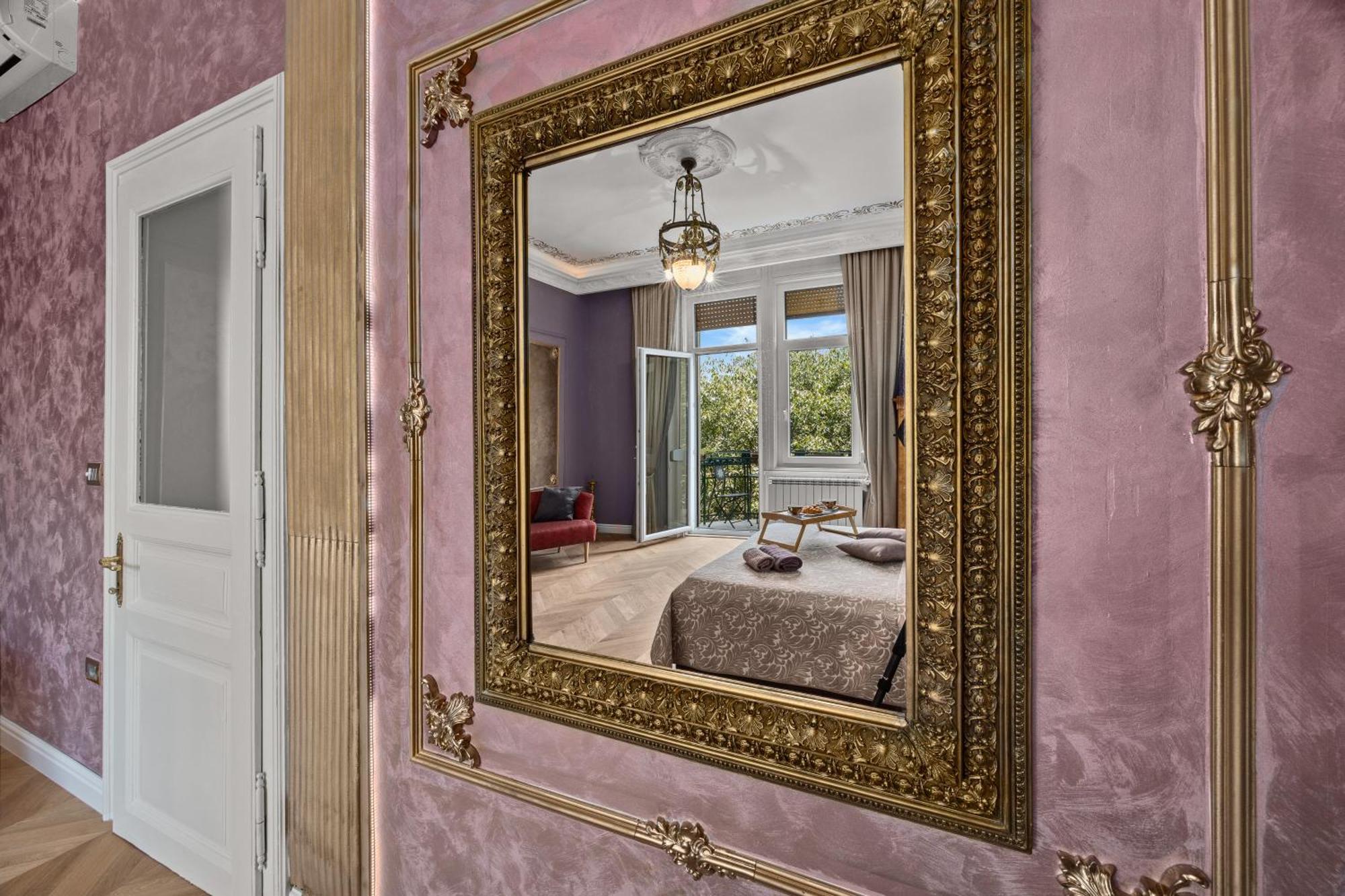 Muenz Luxurious Pula