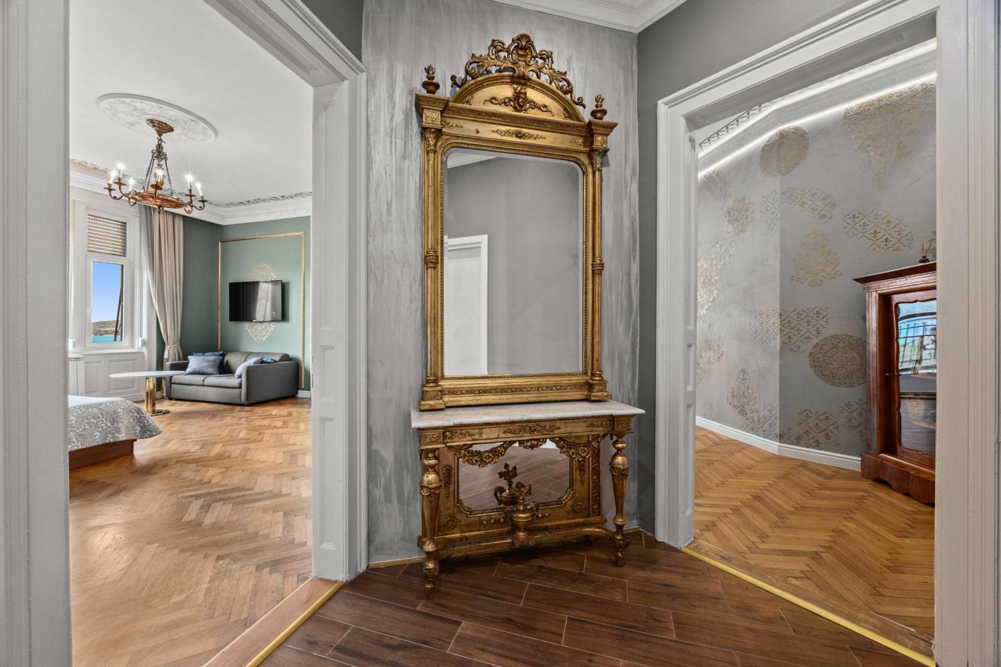 Muenz Luxurious * Pula