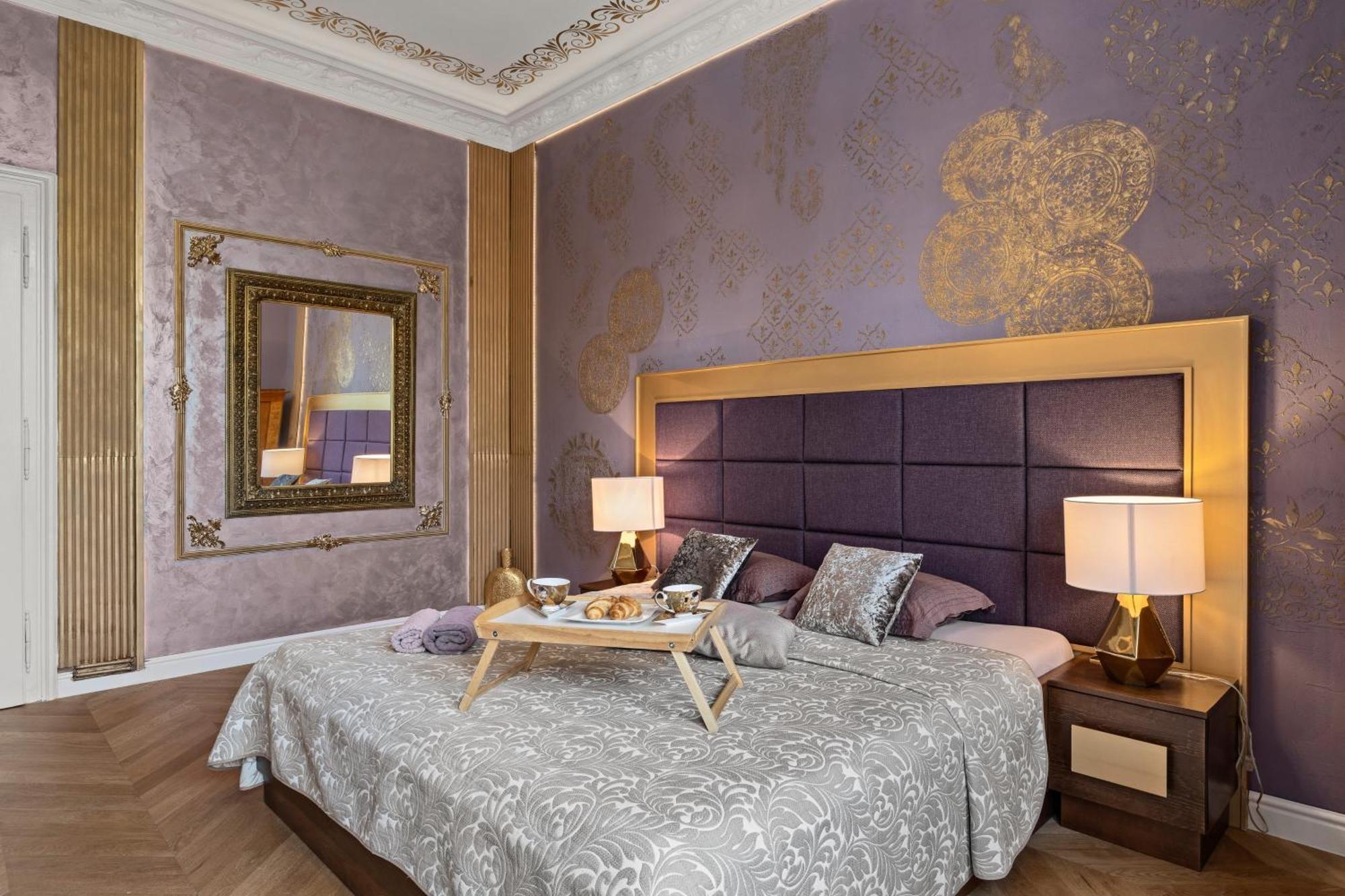 Muenz Luxurious Pula